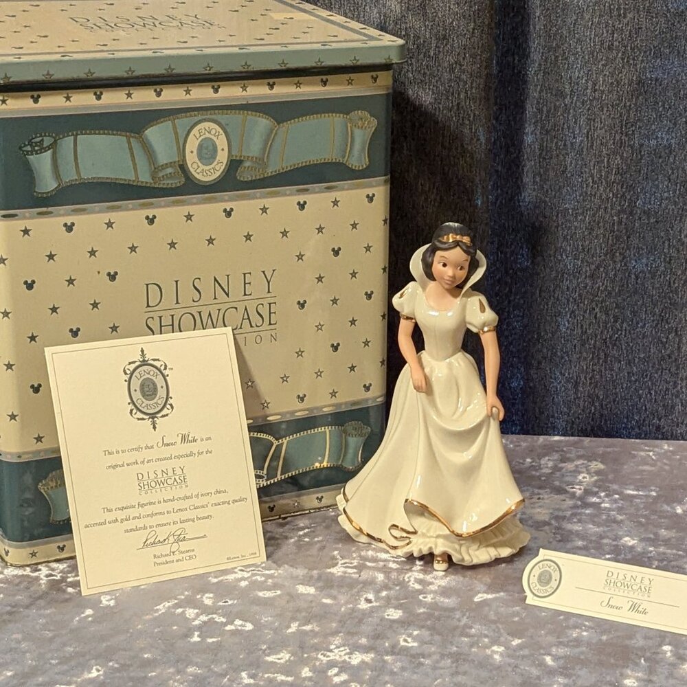 Disney Showcase Collection Snow White Lenox Classics New in Box COA